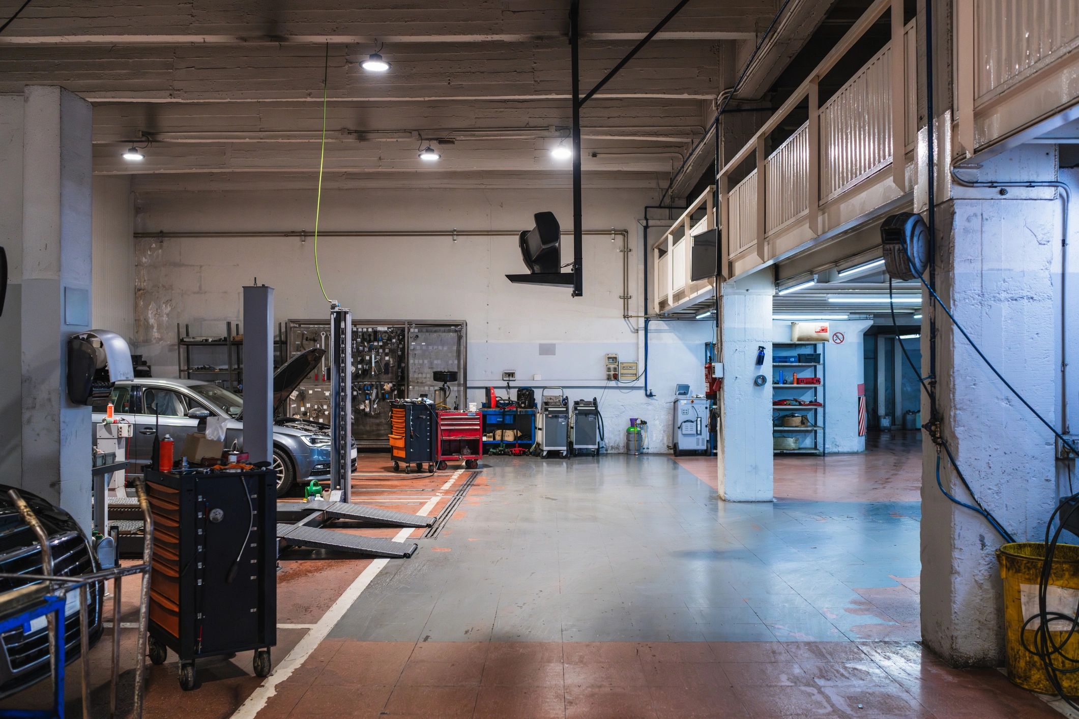 Auto repair shop ready for transmission service and vehicle inspection